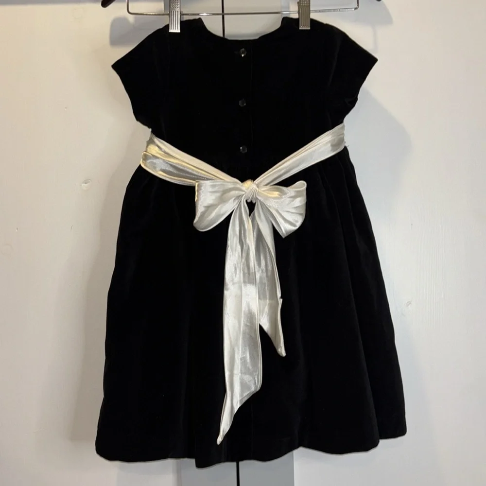 Samantha Says Black Velvet Dress 100% Cotton white satin sash Size 4